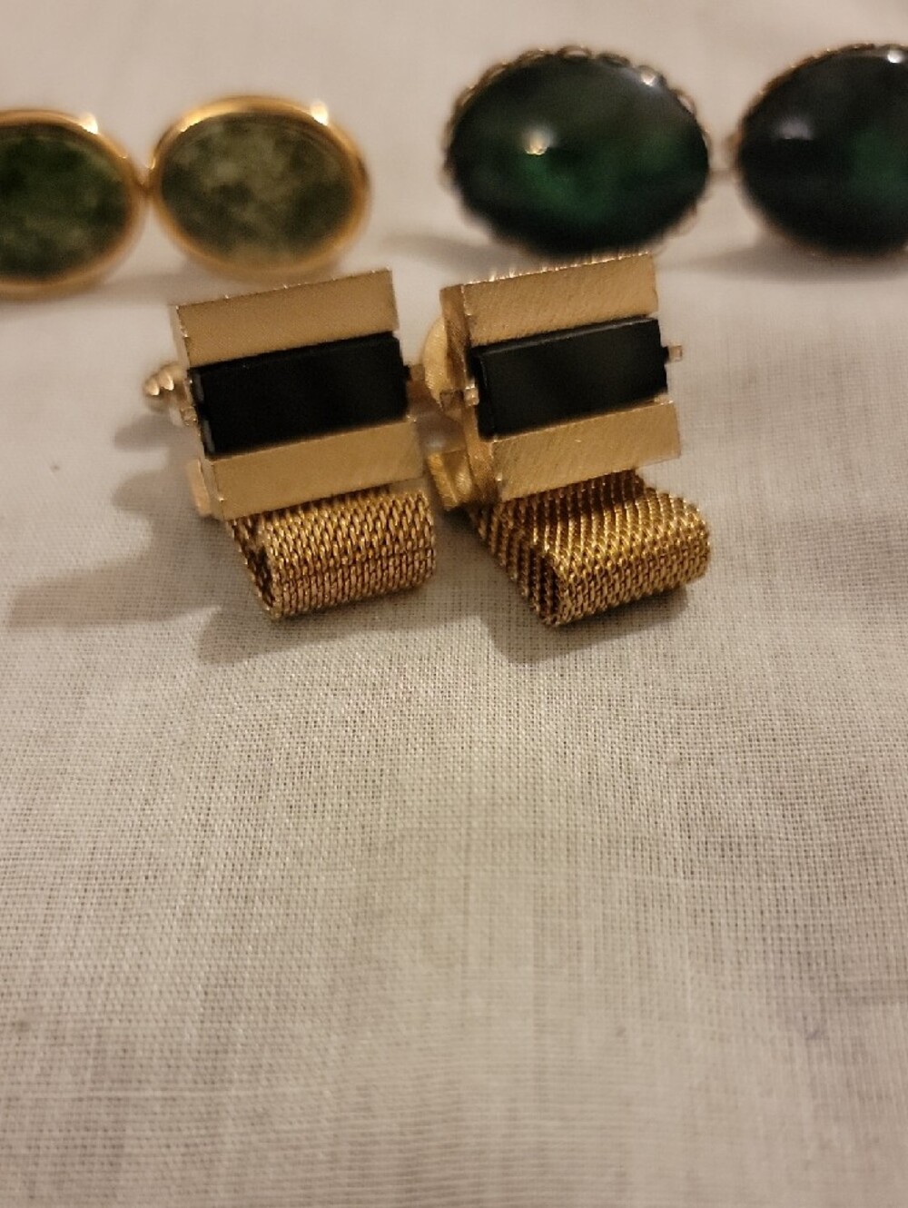 Vintage Men's Gold-Tone Green Marble, Oval Gemstone & Black Inlay Cufflinks - Picture 2 of 4